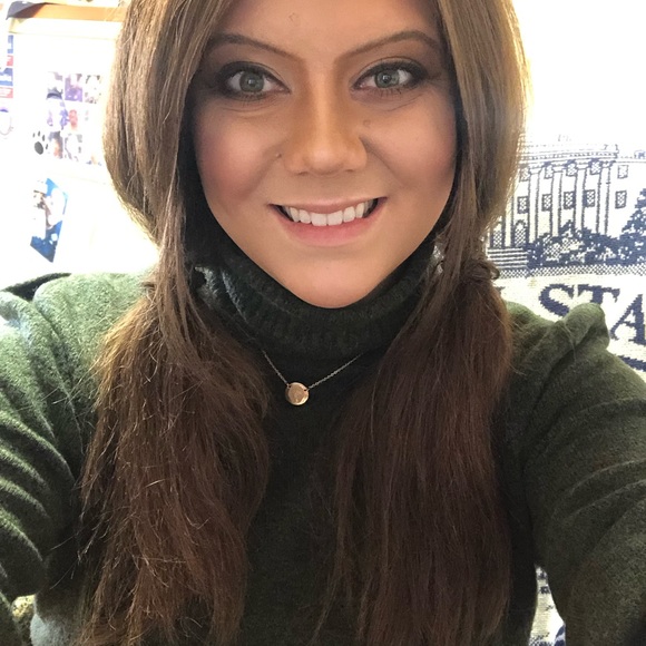 Meet your Posher, Hannah - Picture 2 of 5